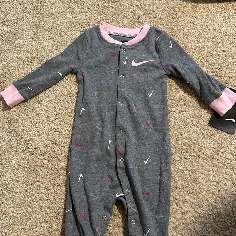 Nike onesie girls 6m